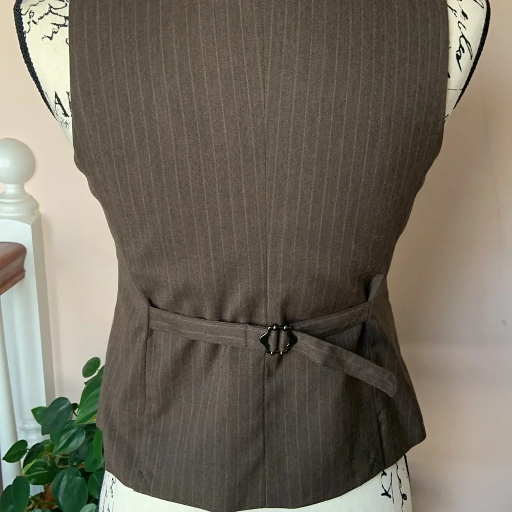 Attention pinstripe vest - Picture 2 of 5